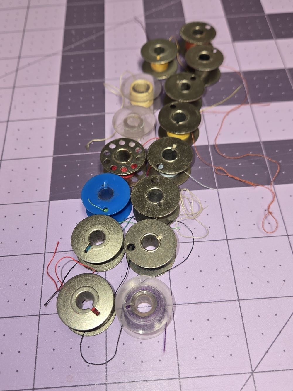 Vintage Sewing Bobbins Lot 15 Class 15 Metal Plastic Singer Pfaff + Threader